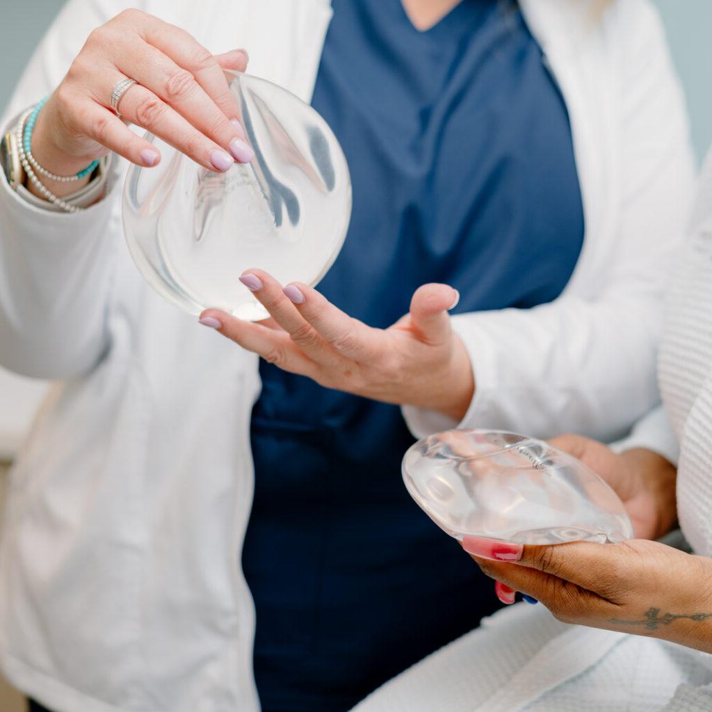 Explaining The Symptoms Of A Ruptured Silicone Breast Implant To A Patient